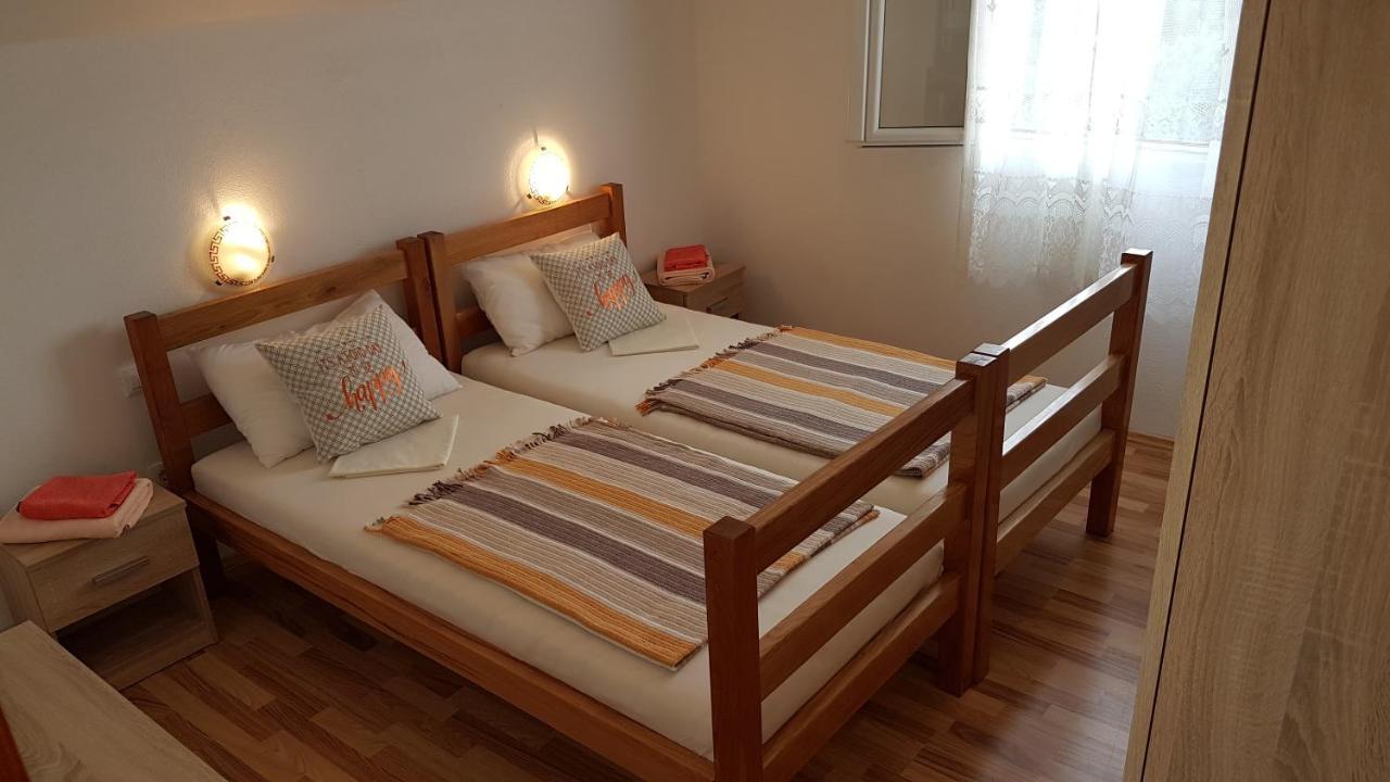 Apartman Vojaline Apartment Milna  Ngoại thất bức ảnh